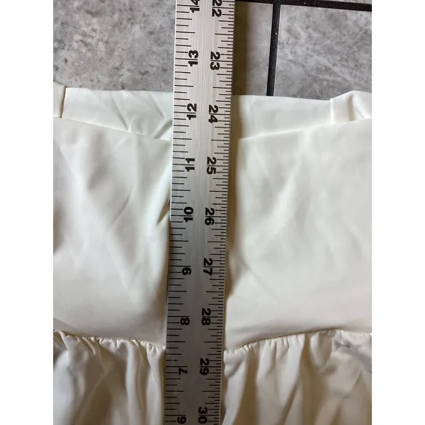 Halara NWOT Women Cream High Waisted Active Shorts with Pockets Off White Size M - Image 6