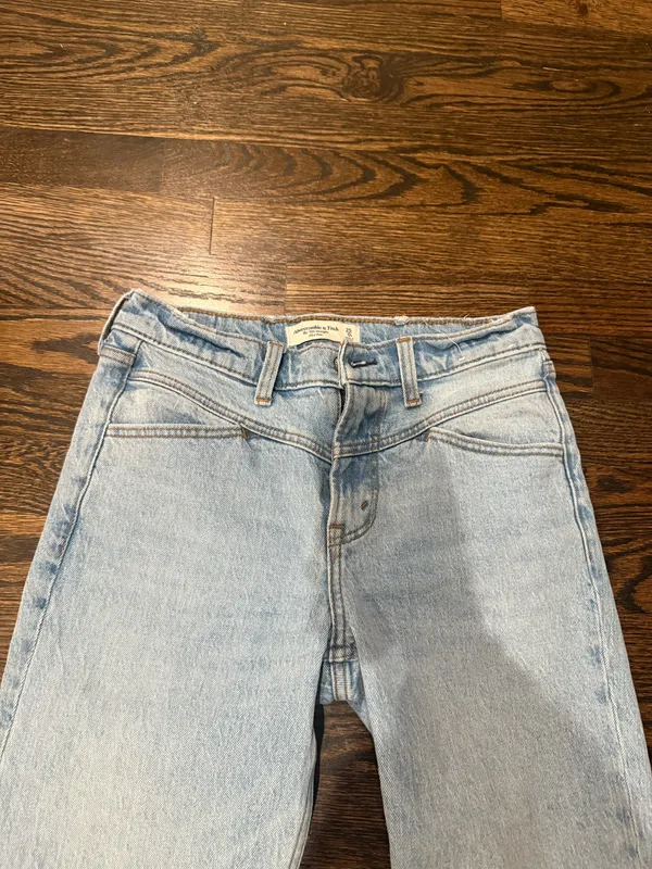 Abercrombie 90s Straight Mid Rise Jeans - Image 2