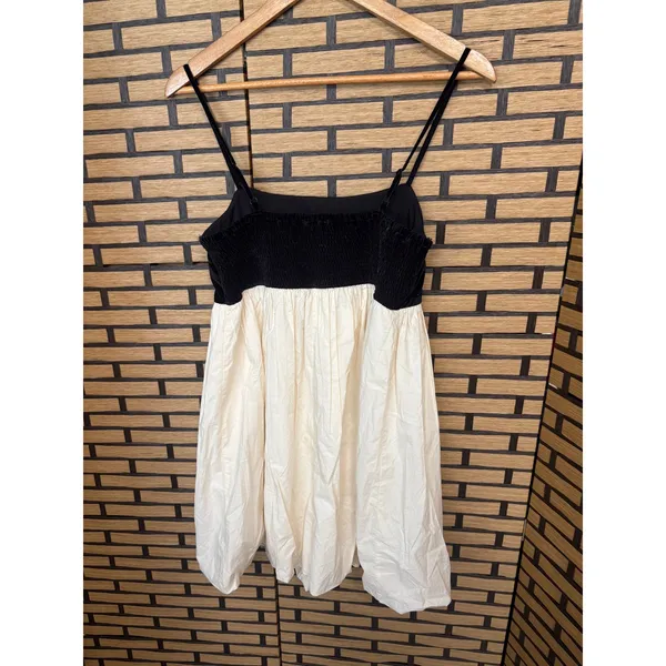 American‎ Eagle Cream And Black Bubble Hem Dress Size Medium - Image 2