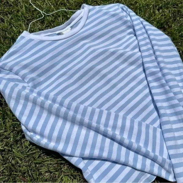 H&M women’s stripped long sleeve tee size large - Image 4