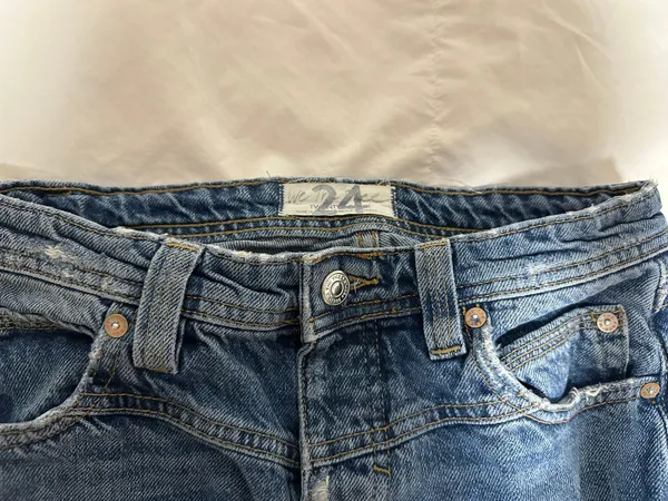 Low Rise Jeans - Image 3