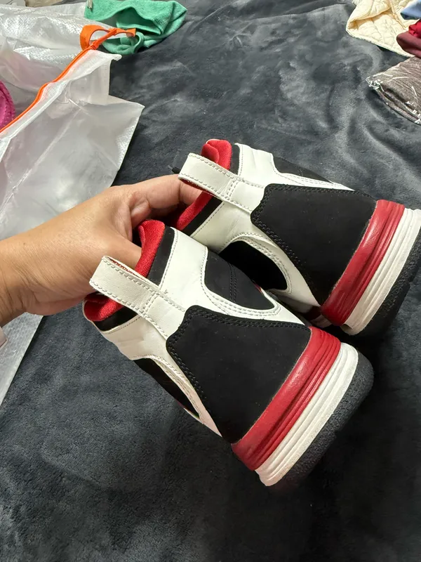 QJordan 1 Mid black red trainers. Size US 8.5 #sneakers #jordan - Image 3