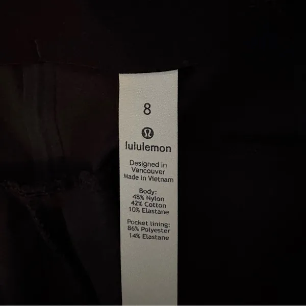 Lululemon In Power Mid Rise Crop 24" great condition. Black Sz 8 - Image 5