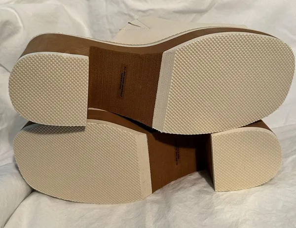 DV by Dolce Vita Wedge Slide Sandals. Size 8. - Image 4
