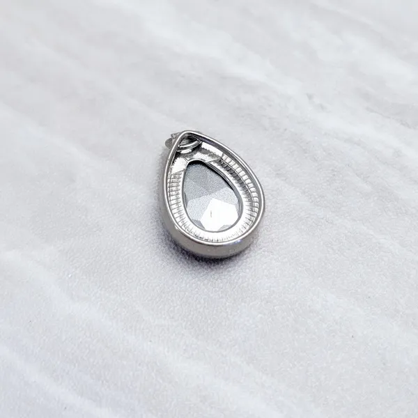 Vintage Pendant Clear Teardrop Shape Gem Set In Silver Tone - Image 5