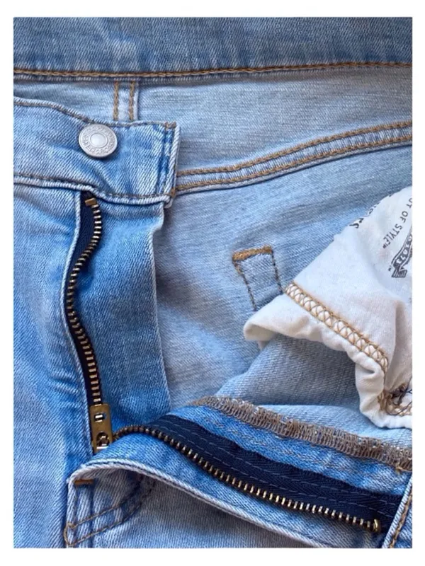 LEVI’S Light Wash Ripped Straight Leg Jeans - Blue - Image 11