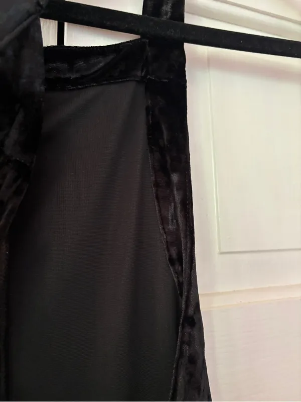 Urban Outfitters‎ Black Velvet Overall Jumpsuit Size Small Shapeless Overalls - Image 13