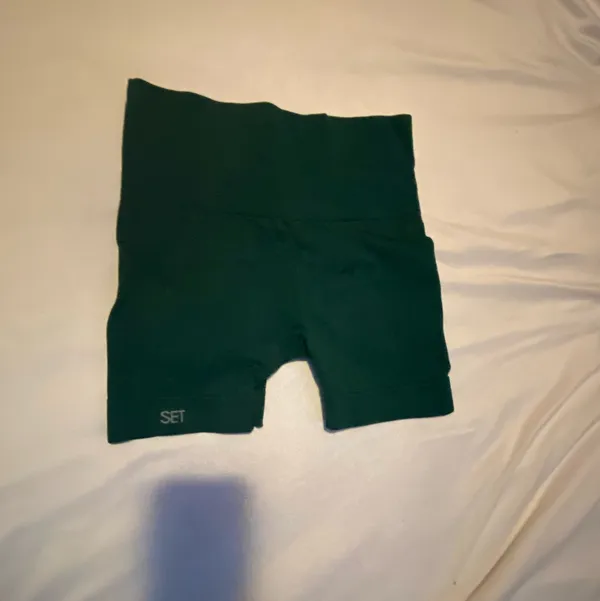 SET active green shorts seamless - Image 3