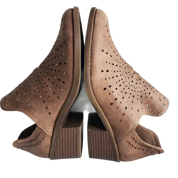 Fergalicious Wyatt Ankle Women's Boot Sz 5.5M Festival Boho Western Perforated - Image 6