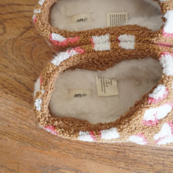 Aerie Size 10 Sherpa Mule Slippers Leopard Heart Print Tan Pink Loungewear Cozy - Image 4