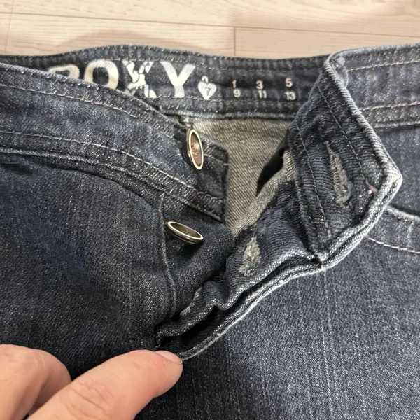 ROXY Denim Jean Mini‎ Skirt Low Rise Button Fly Surfer Beach Y2K Size 7 Sk8r - Image 9