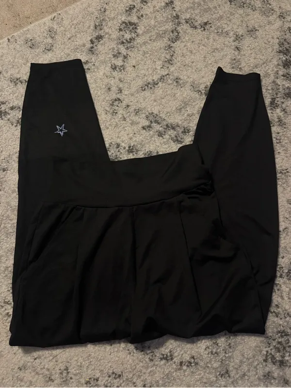 Vuori Black Joggers - Image 3