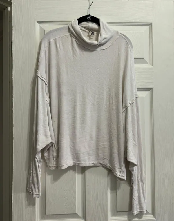 Free People EUC  Slouchy Ribbed Top - Image 3