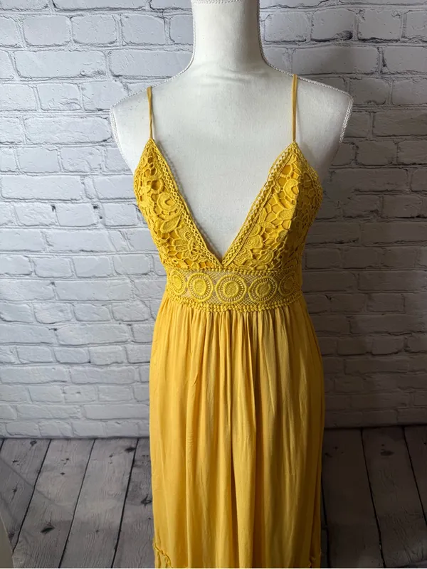 Windsor spring stunner Yellow Crochet Bodice Maxi Dress -medium - Image 4
