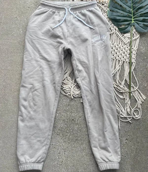White Fox Set - Sweatshirt Size S/M and Sweatpants Size Small - Image 6