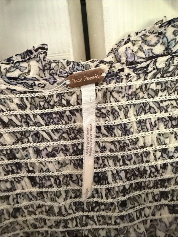 Free People Long Sleeve Floral Smocked Blouse Blue Purple Size Small - Image 5