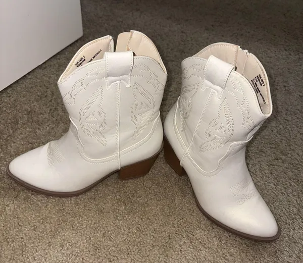 Off white boots Size 6.5 - Image 2