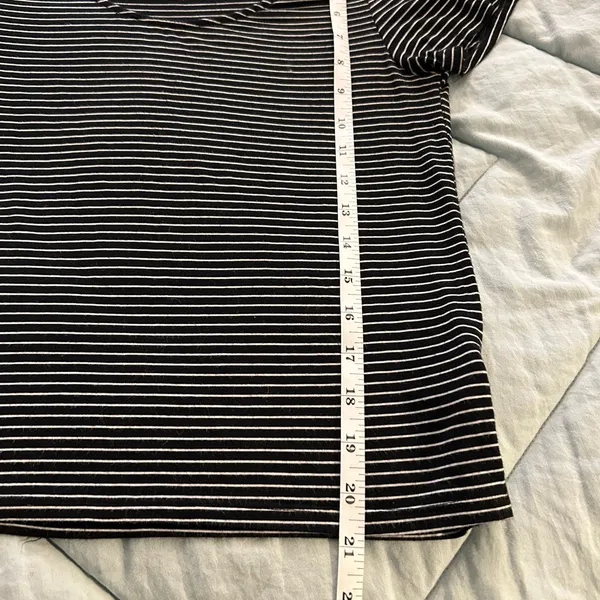 American Eagle Outfitters Black and White Striped Tee - Image 3