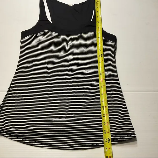 Lululemon Run: First Base Tank
Hyper Stripe Black Ghost / Black Sz 8 - Image 5