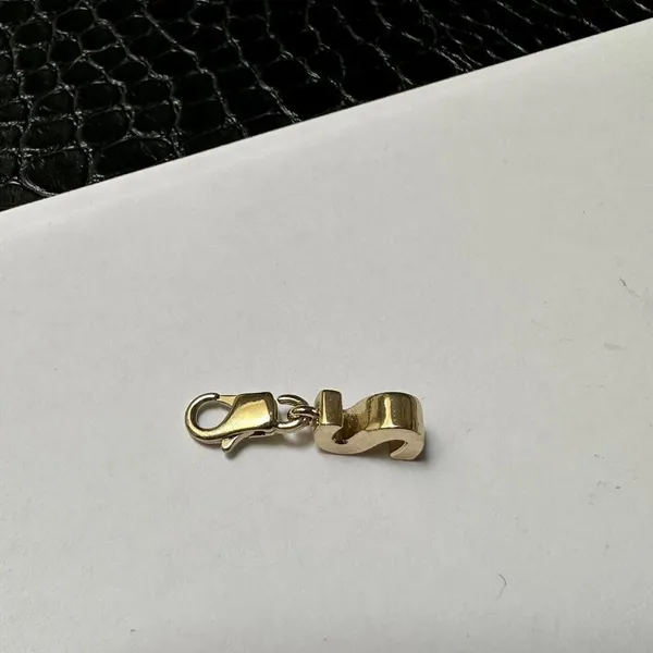Vera Bradley Signed Costume Jewelry Charm - Letter / Initial S - Image 5