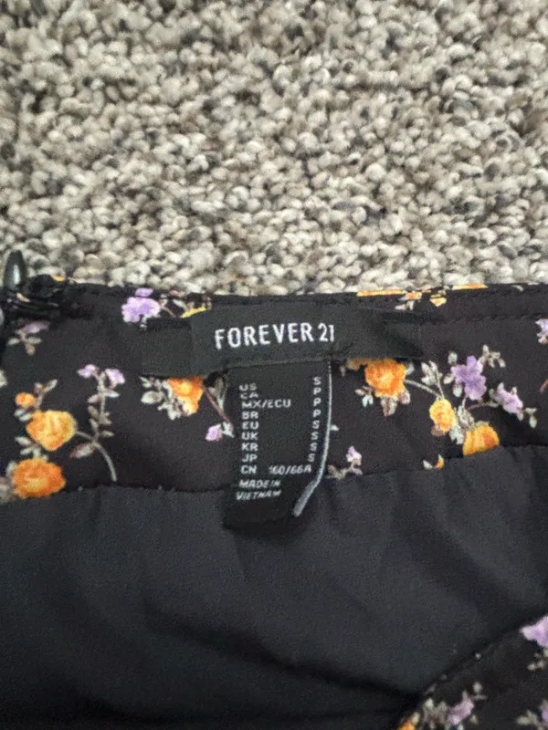Forever 21 Skirt Floral - Image 2
