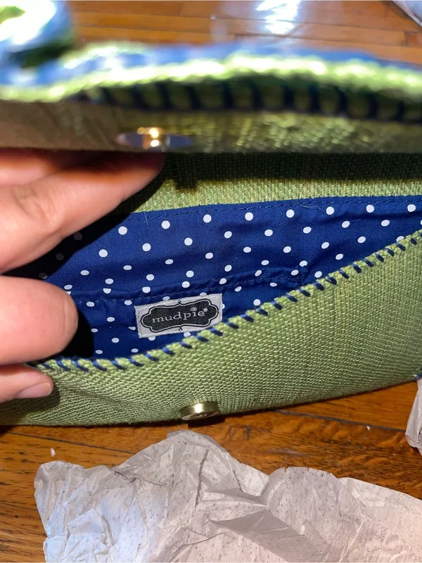 NWT Mud Pie Green Pleated Card Holder with Navy Trim - Image 4