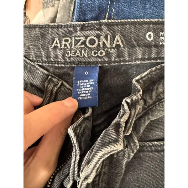 Arizona jeans Company HIGHEST-RISE MOM JEANS size 0 - Image 3