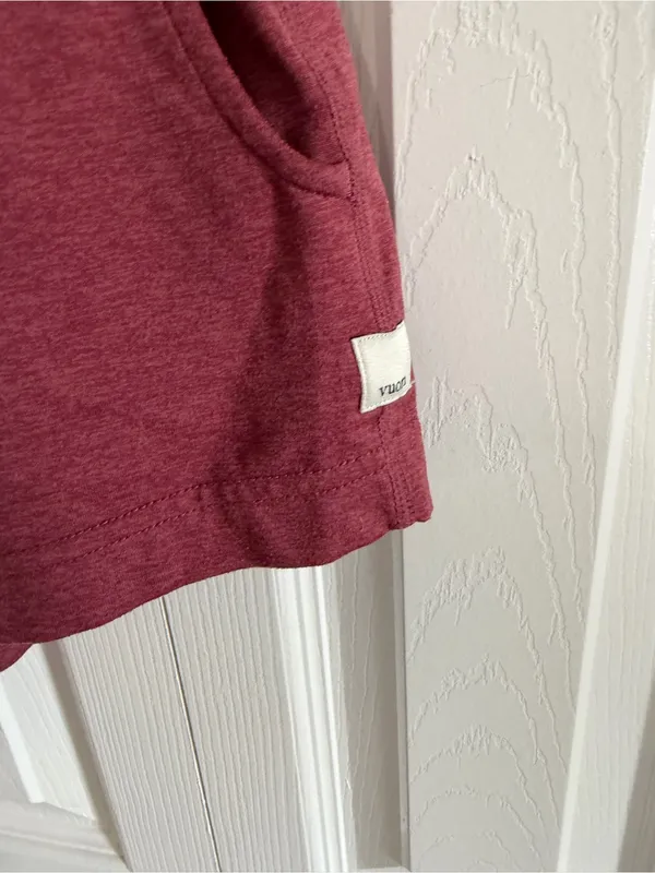 Vuori Halo Performance Short 2.5" Currant Heather Loungewear Size Small - Image 3