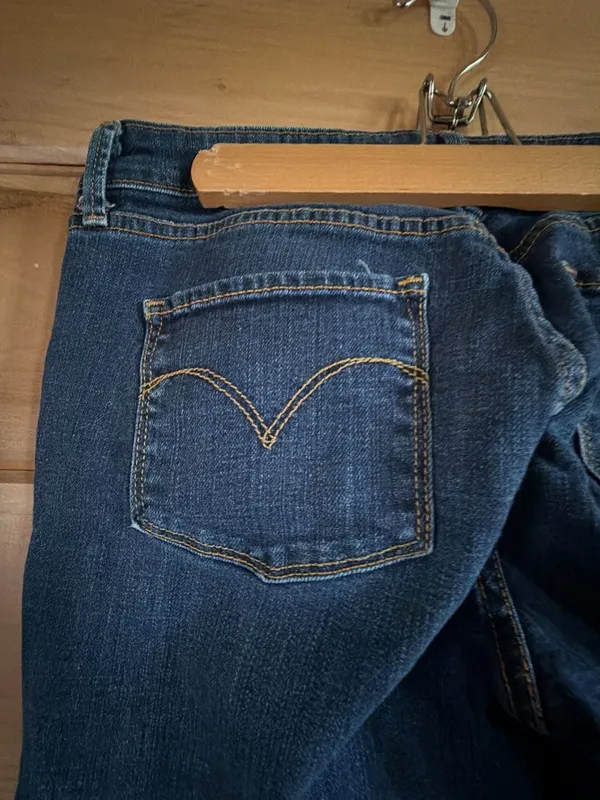 Levi's Straight Leg Jeans Dark Wash - Image 3