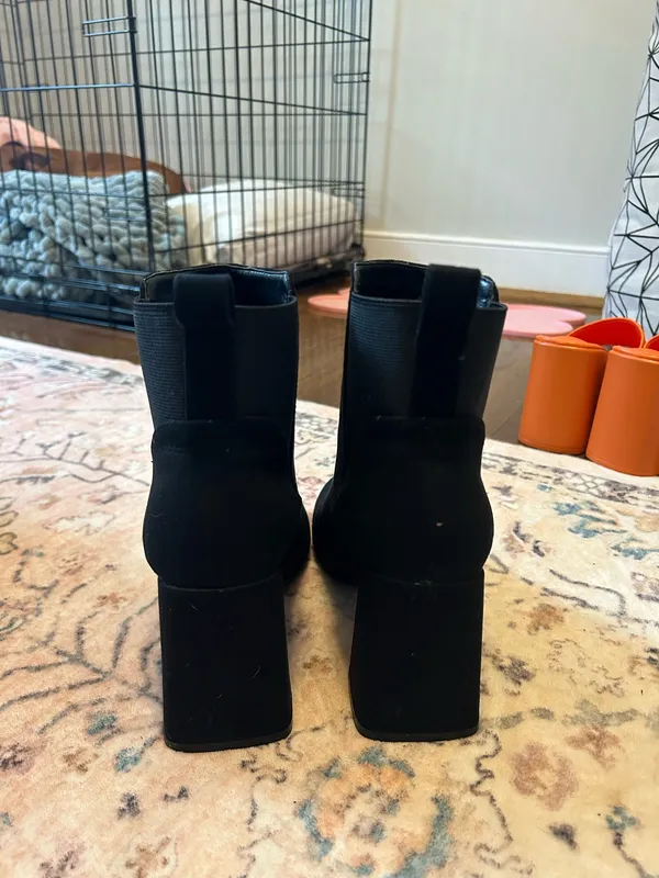 Francesca's Suede black heels - Image 3
