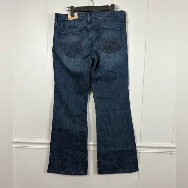 NWOT Old Navy The Diva Low Rise Stretch Denim Blue Flare Trouser Jeans 6 Casual - Image 2