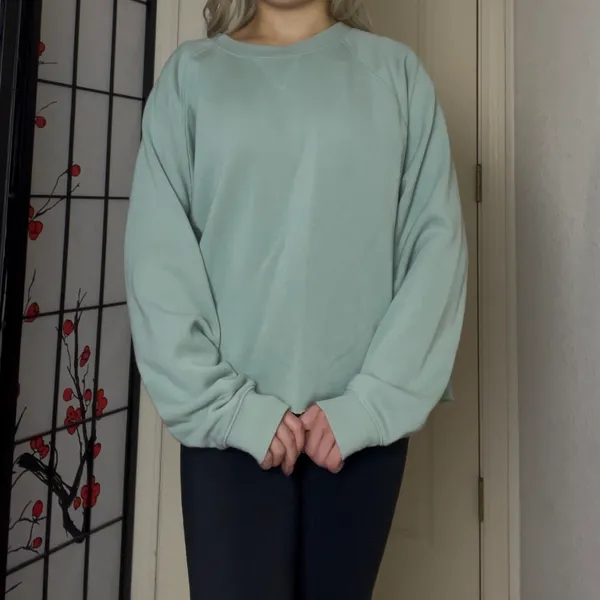 Universal Threads | Light Sage Green Long-Sleeve Crewneck Sweatshirt Pullover - Image 3