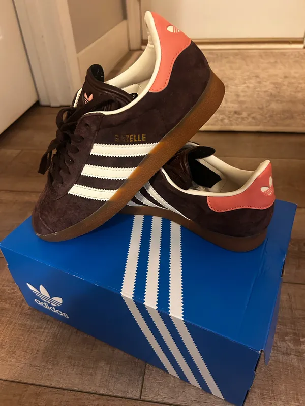 Adidas Gazelle Sneakers Suede Pink size 7.5 only worn a couple times like new condition - Image 2