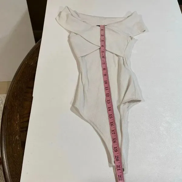 Abercrombie & Fitch White Ribbed Off Shoulder Bodysuit XS - Image 6