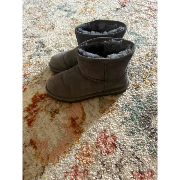 Bearpaw Emma Short Grey Suede Sheepskin Lining Winter Boots Womens 8 - Image 6