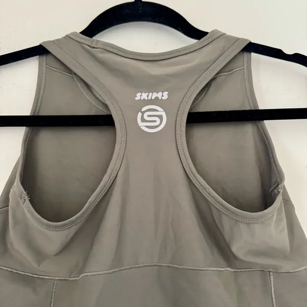 SKIMS Performance Racerback Tank Gunmetal - Image 6