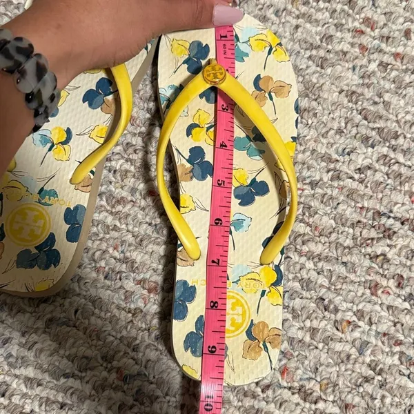 Tory Burch Floral Flip Flops Yellow Floral Slim Strap- Size 8 - Image 7