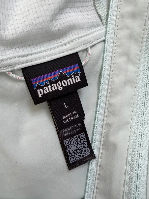 Patagonia Women’s Airshed Pro Pullover Jacket Super Lightweight in Wispy Green L - Image 12