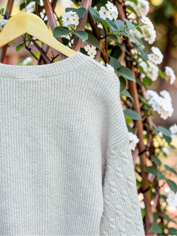 Lulus Cream Cable-Knit Sleeve V-Neck Sweater Size Medium NWT - Image 13
