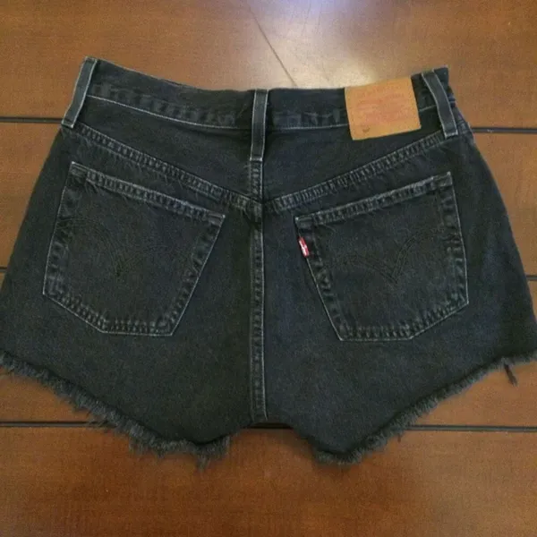 Levi’s 501 raw hem black buttonfly jean shorts 28 jorts - Image 8