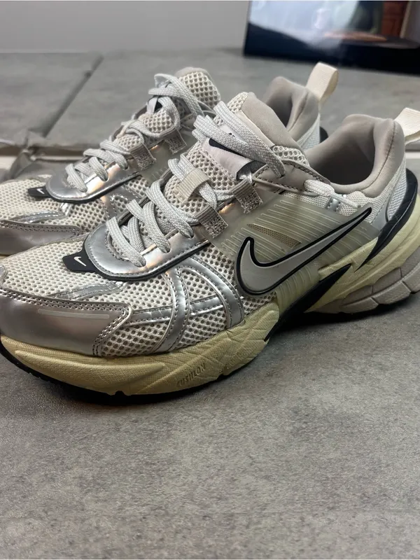 Nike V2K Run Summit White Metallic Silver FD0736-100 Women's Size 8.5 Mens 7 - Image 8