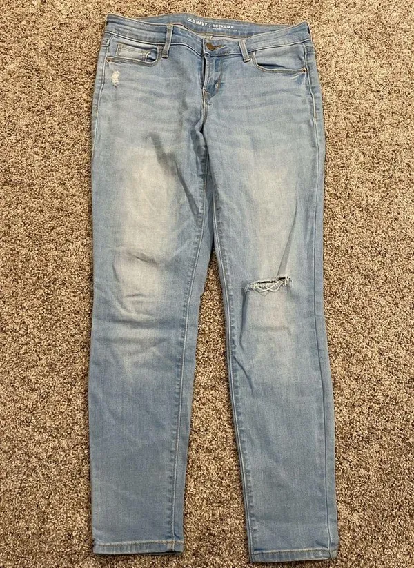 Old Navy rockstar midrise 6 petite skinny jeans - Image 2