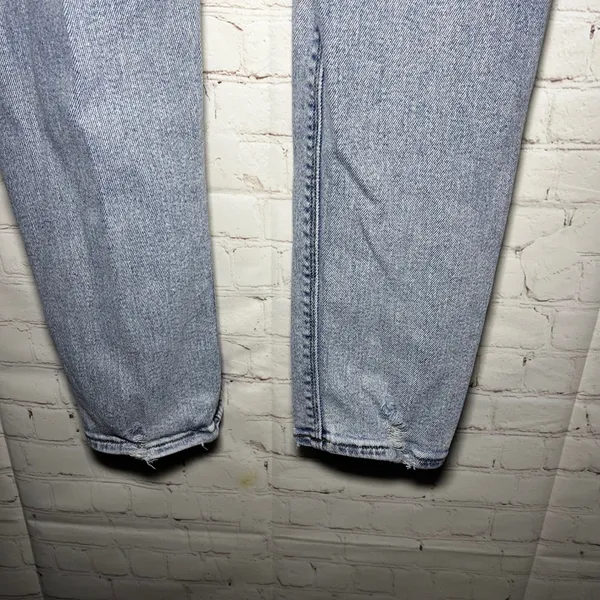 American Eagle Outfitters Mom Jeans‎ Light Wash Distressed Stretch Size 4 - Image 5