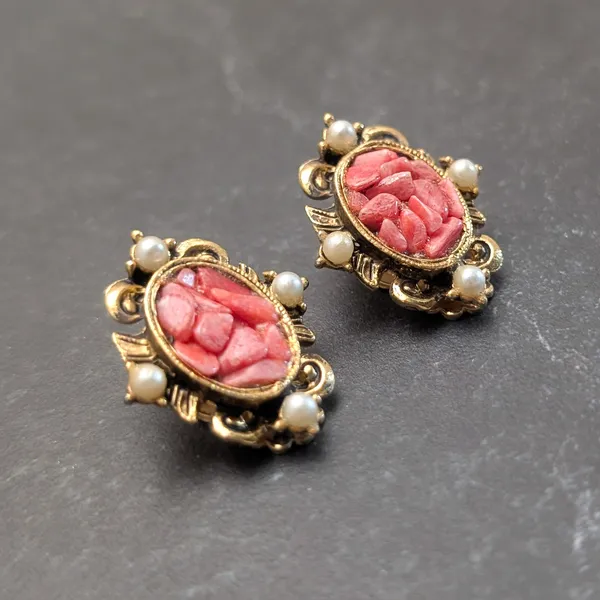 Vintage Clip On Earrings Stunning Regal Coral Tone, Gold Tone, Faux Pearl Oval - Image 3