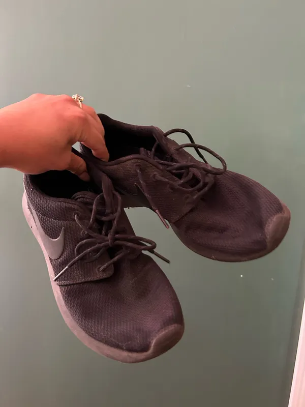 Nike roshes 7.5 - Image 2