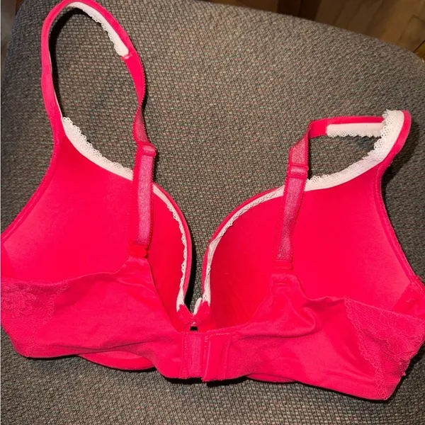 Victoria's Secret Body By Victoria Padded Perfect Coverage Bra size 34D RN 54867 - Image 3