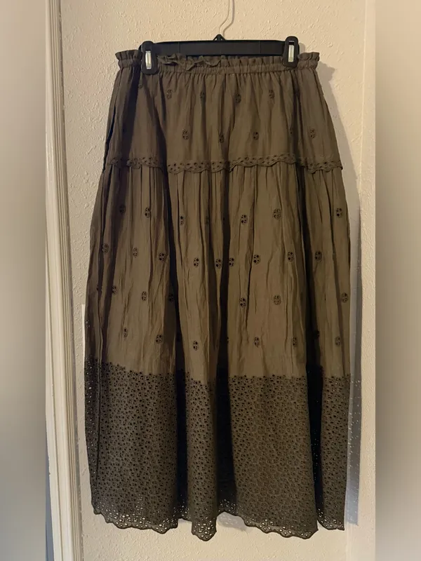 NWT Elie Tahari tiered eyelet maxi skirt in olive/army green. - Image 3