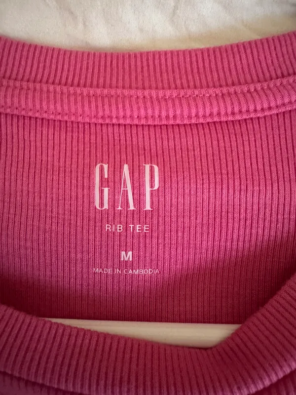 Gap T-shirt - Image 2