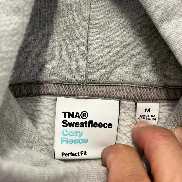 Aritzia Women's Grey Hoodie - Image 3
