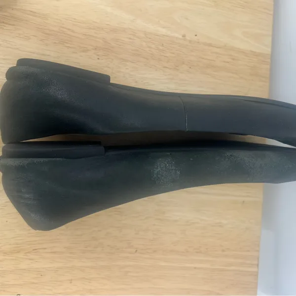 Tory Burch Black Loafers with Gold Emblem - Image 16